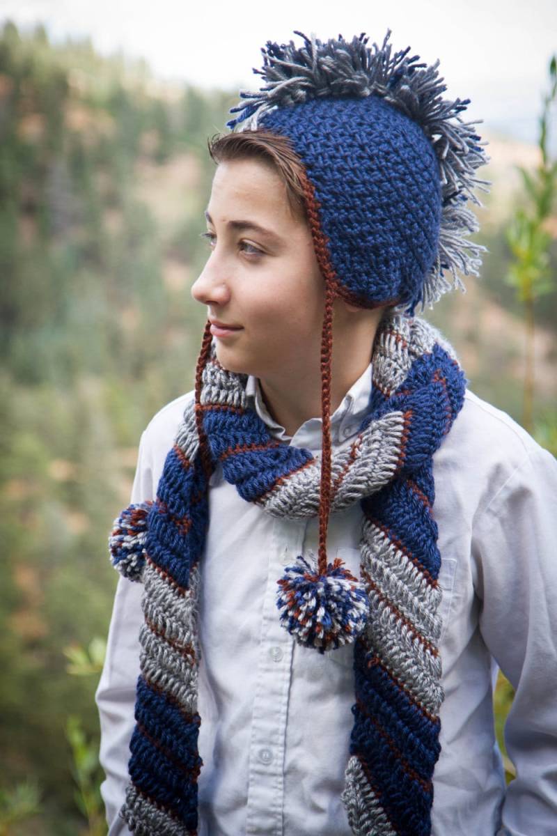 Jungen Mohawk Hut Mit Ohrenklappen Und Pom-Pom Quasten von thejoyofcrochet