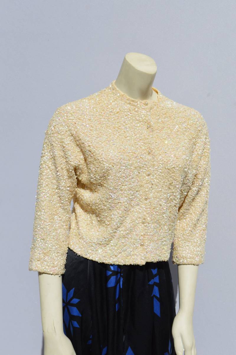 Vintage 60Er Jahre Doreen Handbestickter Kurzer Bolero Pullover Perlenknöpfe Rockabilly Größe M von thekaliman