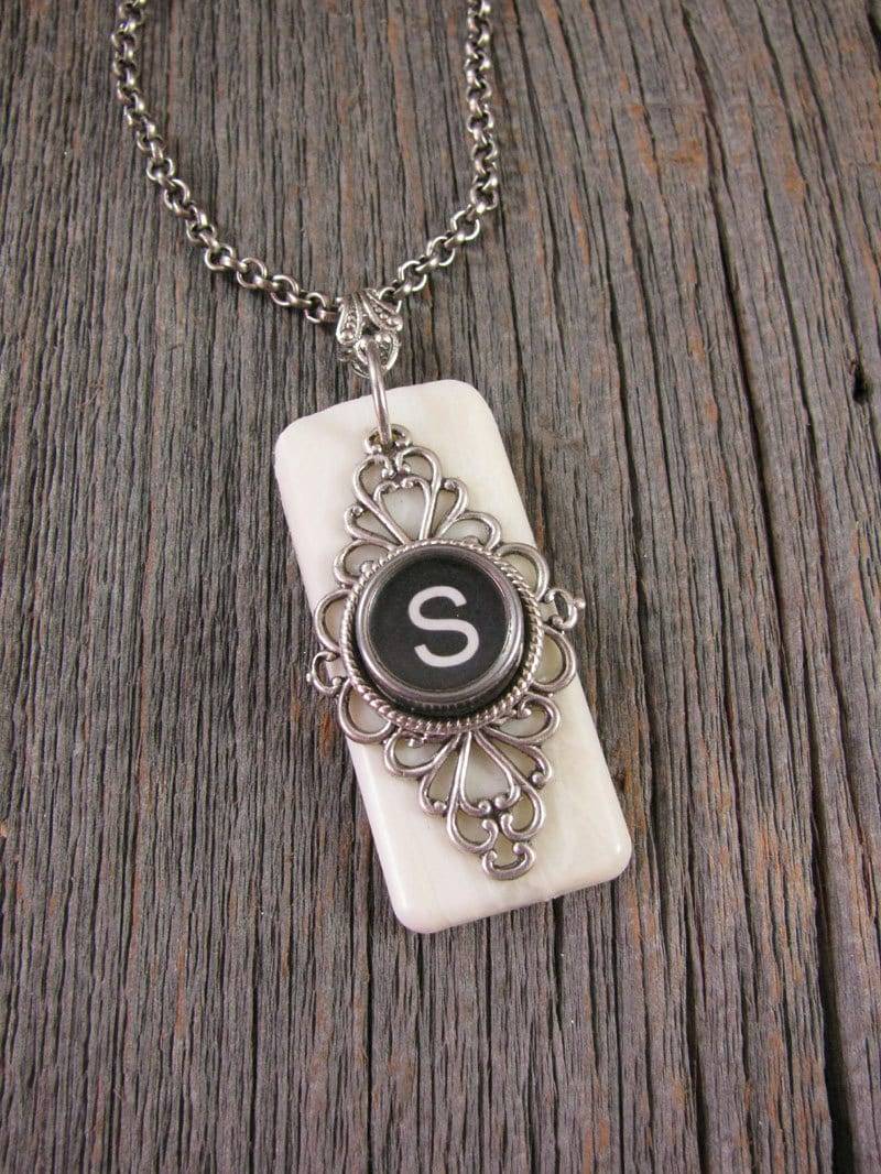 Klaviertaste Schmuck - Schreibmaschine Personalisiert Initial S Elfenbein Klavier Tasten/Schreibmaschinentaste Halskette Andere Tastenauswahl Klaviertaste Schmuck - Schreibmaschine Personalisiert Initial S Elfenbein Klavier Tasten/Schreibmaschinentaste Halskette Andere Tastenauswahl von thekeyofa