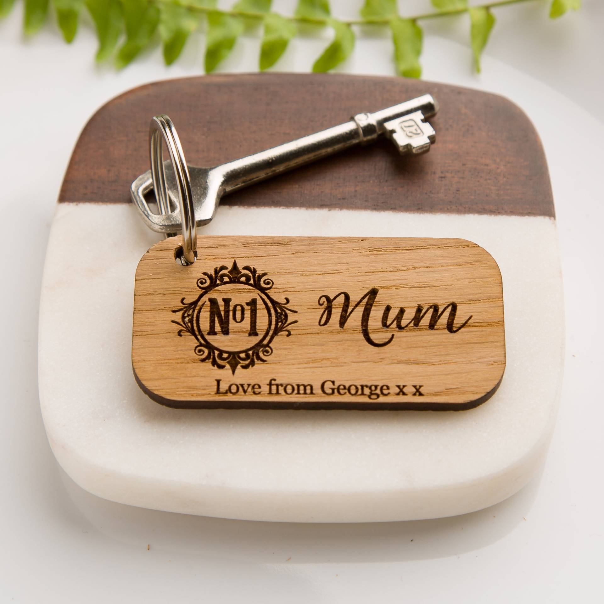 No 1 Mum Holz Schlüsselanhänger, Personalisiertes Geschenk Für Eine Frau, Muttertagsgeschenk Mama von thelaserengravingco