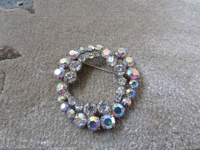 Laurie Vintage Doppel Graduierte Spirale Strass Kreis Pin von thelauriecollection