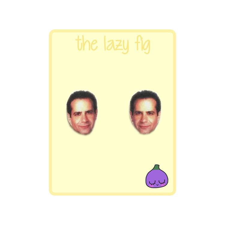 Adrian Monk - Monk Tony Shalhoub Ihre Wahl Von Bolzen Oder Baumeln Titanohrringe von thelazyfig