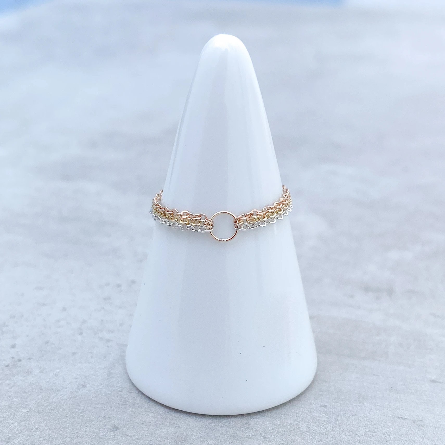 Dreifaltigkeit Kettenring, Mixed Metal Stapelringe, Silberring, Sterling Zierlicher Ring, Stapelring, Rosegoldring, Gelbgoldring Dreifaltigkeit Kettenring, Mixed Metal Stapelringe, Silberring, Sterling Zierlicher Ring, Stapelring, Rosegoldring, Gelbgoldring von thelipstickdiaries