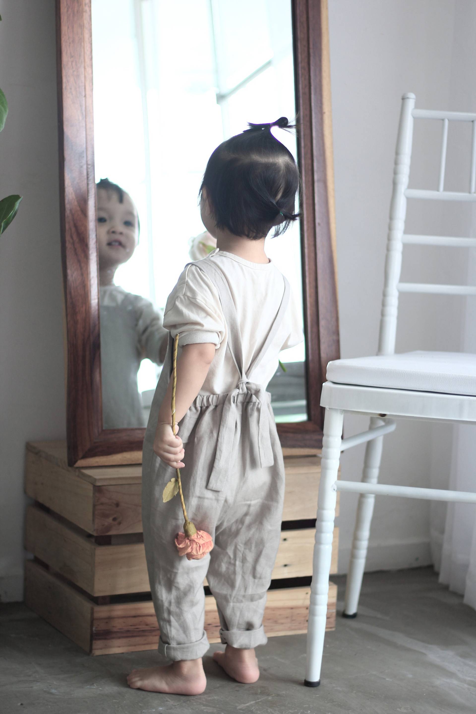 Grauer Leinen Baby Strampler Gebunden Riemen Unisex Overall Grauer Leinen Baby Strampler Gebunden Riemen Unisex Overall von thelittleHeidi
