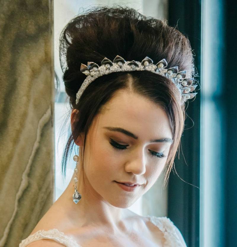 Frühling Karneval Racing Headpiece Fascinator Stirnband Silber Kopfschmuck Accessoire Cali Lilly Si Frühling Karneval Racing Headpiece Fascinator Stirnband Silber Kopfschmuck Accessoire Cali Lilly Si von thelittlepackof5