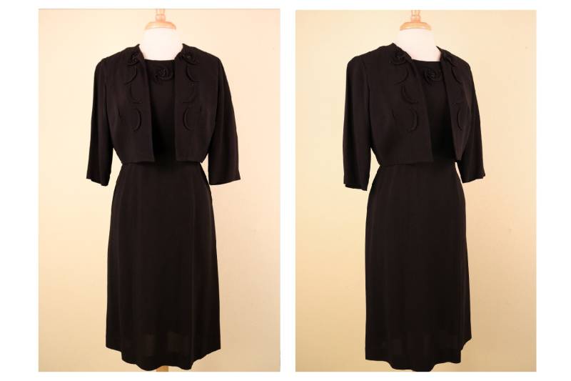 1950 Erschwarzes Kleid Und Bolero Set Mit Halbmond Perlen Detail von thelivingroomvintage