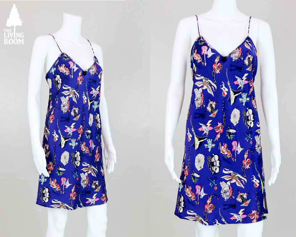 1993 Nicole Miller Blau Tattoo Print Sandwashed Seide Slip Kleid 1993 Nicole Miller Blau Tattoo Print Sandwashed Seide Slip Kleid von thelivingroomvintage
