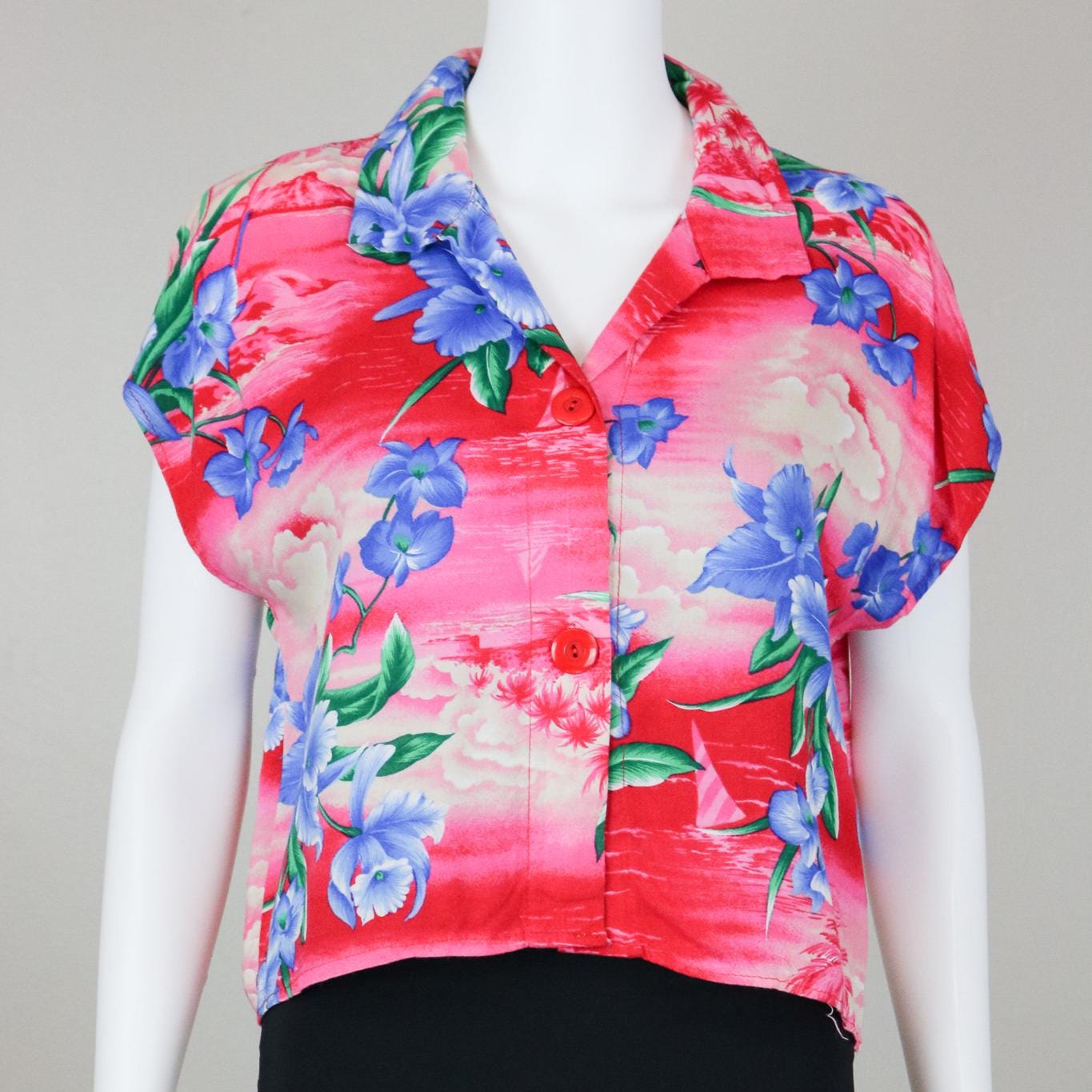 80Er Jahre Pink Paradise Crop Button Up Mit Großen Knöpfen von thelivingroomvintage