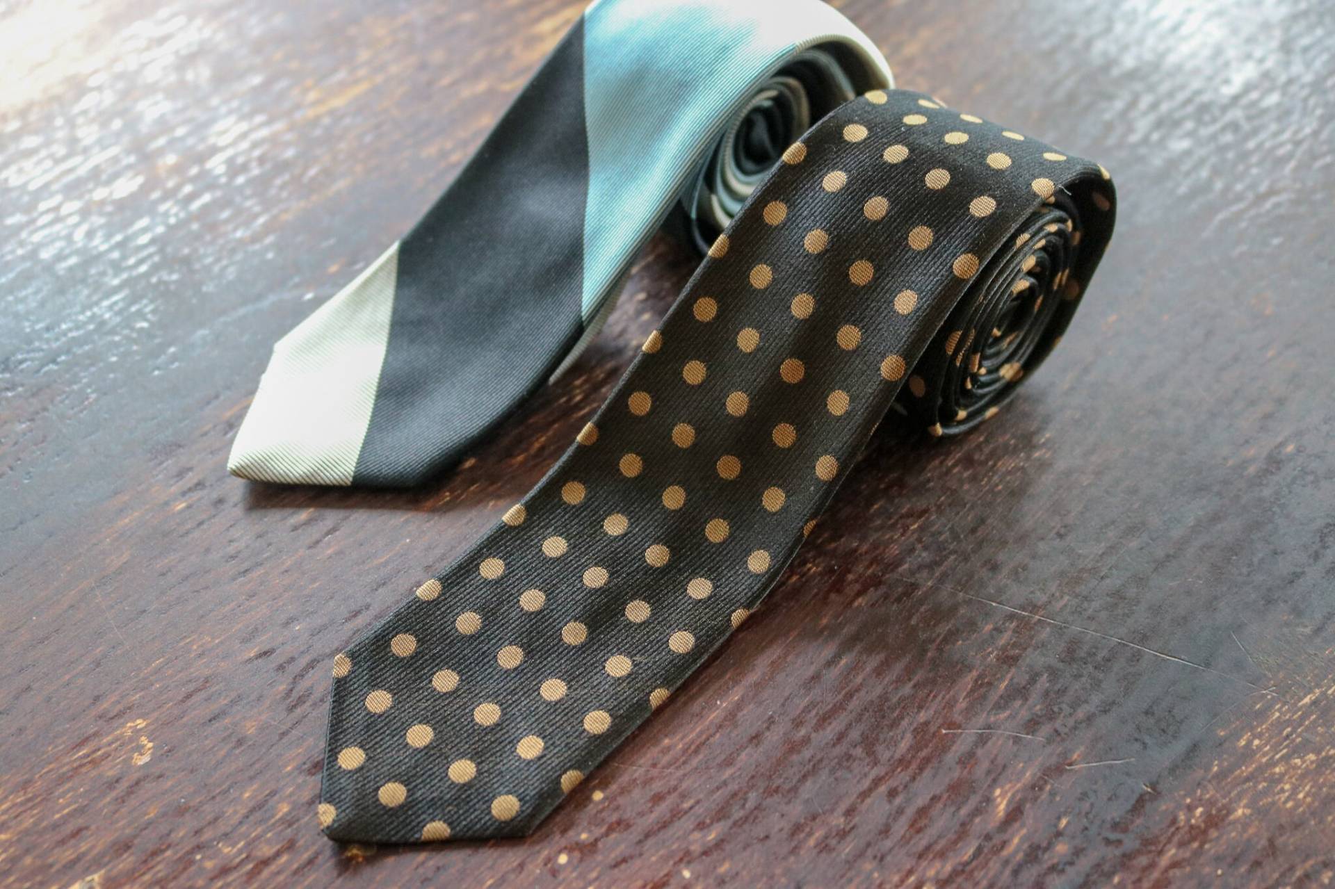 Zwei Vintage Seide Krawatte Dünne Krawatten von thelivingroomvintage