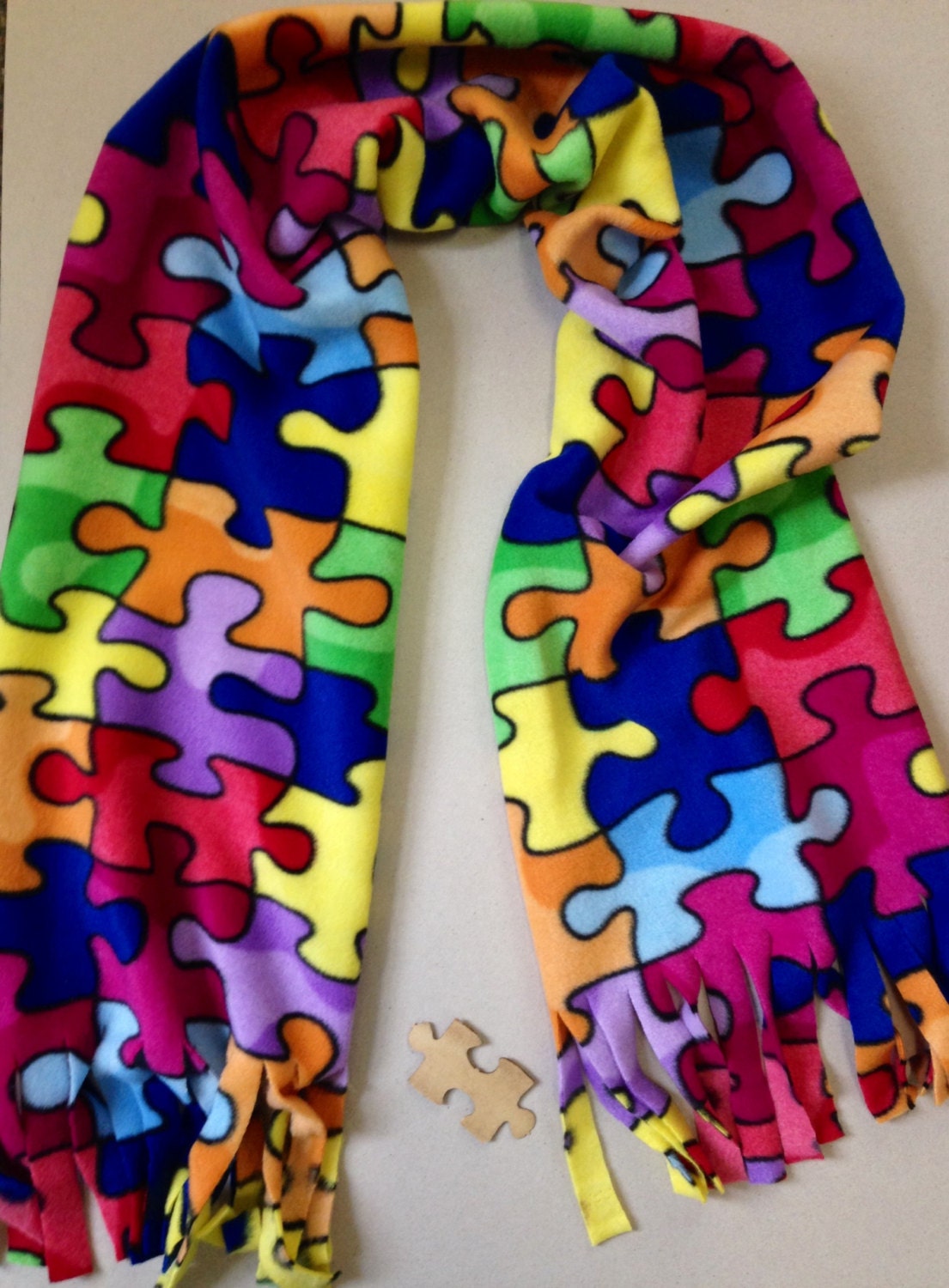 Jigsaw Puzze Muster Schal Handgemacht. Puzzle Fleece Für Den Puzzle-Fan. Handgefertigter Autismus Schal. Awareness von themissingpiecepuzzl
