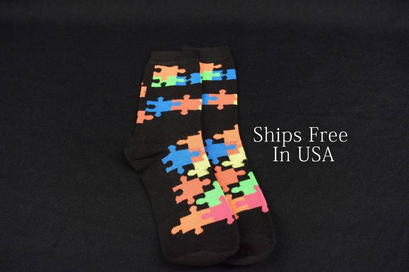 Jigsaw Puzzle Socken Größe 9-11. Autism Awareness Socken. Mit Puzzle-Muster. Versandfertiges Geschenk von themissingpiecepuzzl