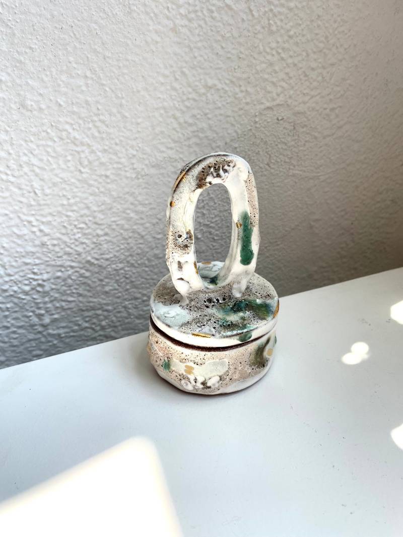 Handgemachte Keramik Schmuckschatulle Ringschatulle Aus Steinzeug-Ton Geschnitzt von theobjectenthusiast