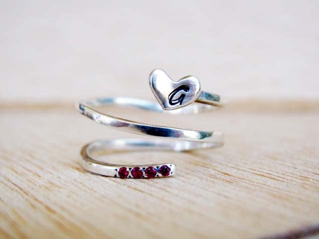 Herz Erste Ring/Brautjungfer Geschenk Custom Initial Edelstein Ehering Rot Swarovski Stein Muttertag von theophanojewel