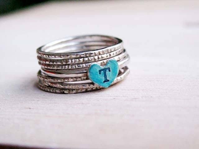 Personalisierte Initialringe - Set Stapelringe Herz Gestempelter Buchstabe Blaues Emailleherz Besonderes Geschenk Für Sie Muttertag von theophanojewel