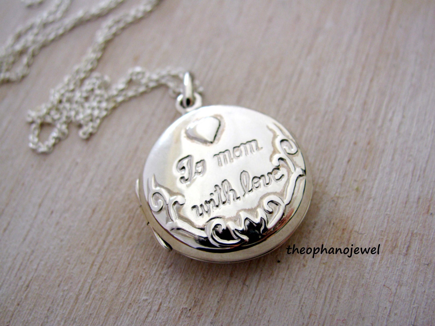 Runde Sterling Silber Medaillon Halskette, Vintage Stil Gravierte Vorderseite, Kleiner Wächter, Sentimental von theophanojewel