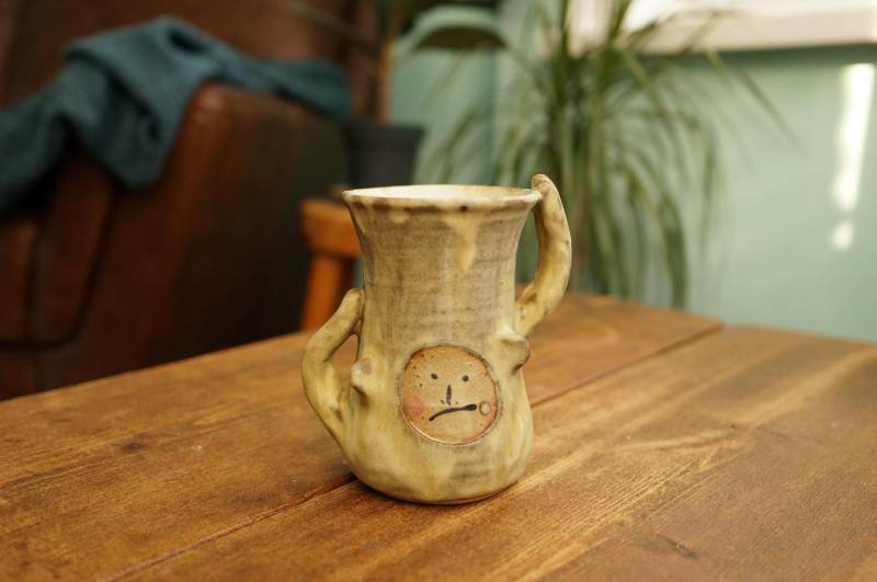 Handgemachte Keramik Monkey Shan Vase von thepaperzookeeper