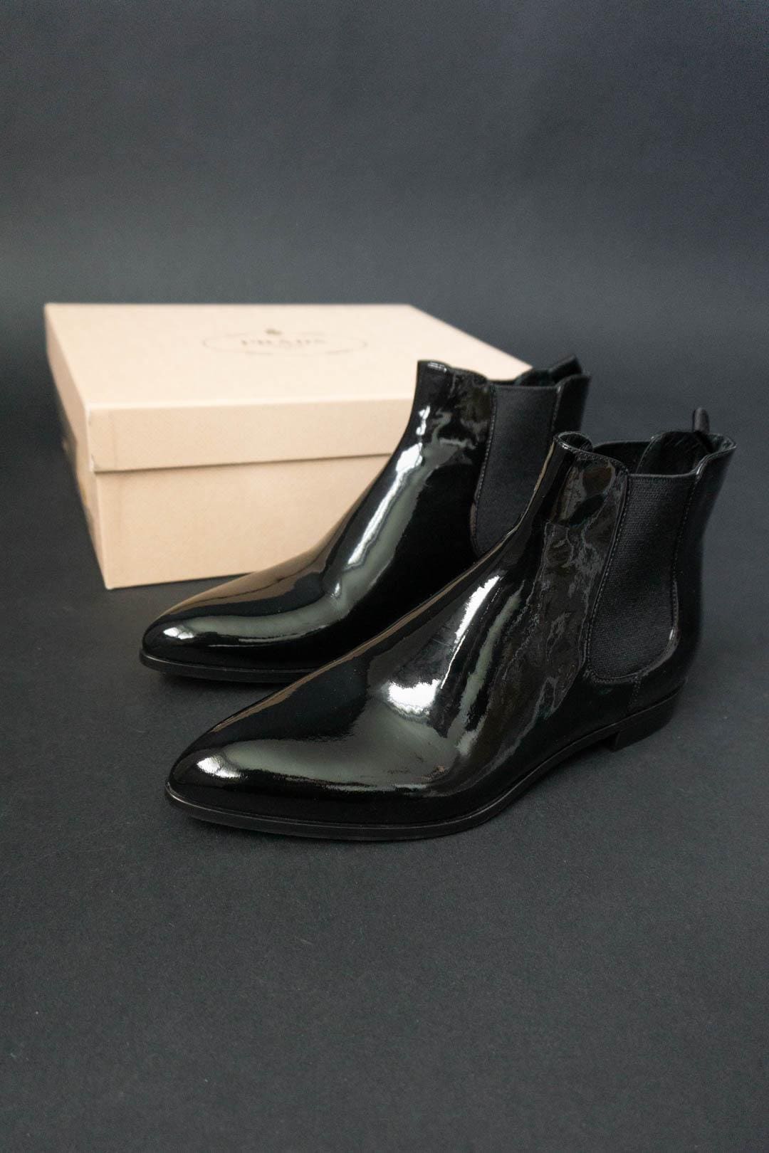 Prada Chelsea Boots Lackleder Schwarz Gr. 38 Neu Ungetragen Designer Stiefeletten Damen von theplaincircle