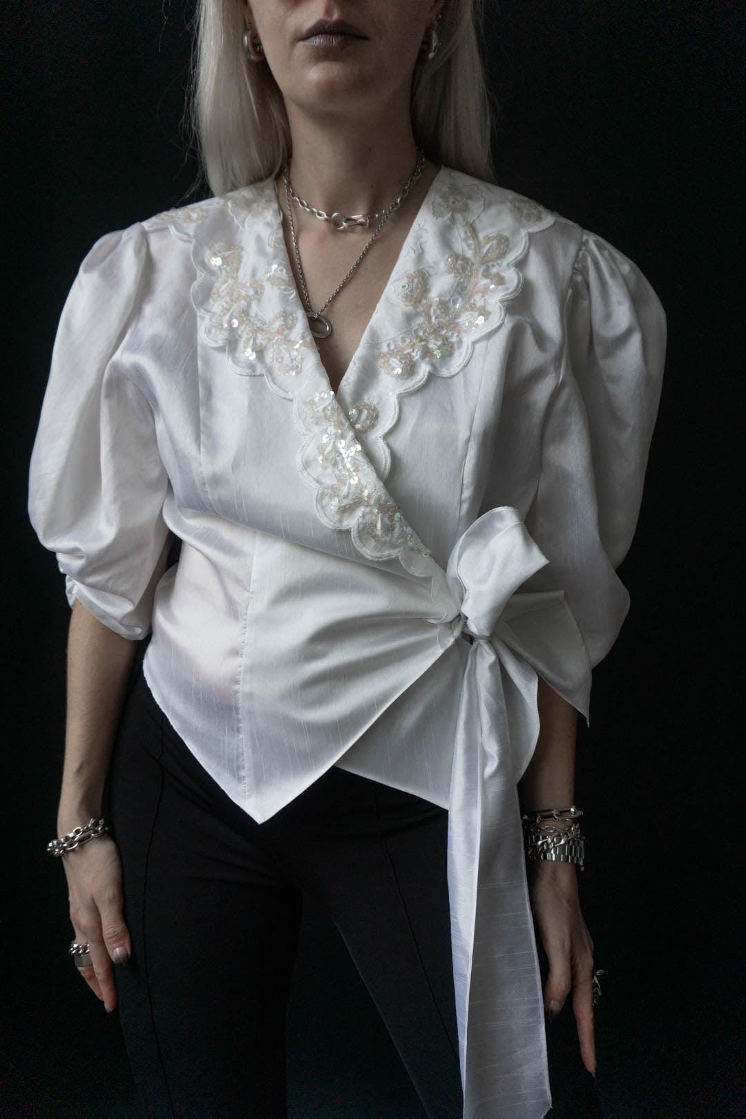 Vintage Vampy Bluse Weiß M-L von theplaincircle