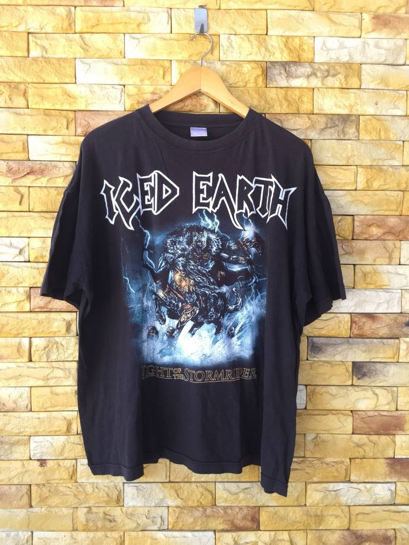 Vintage 90Er Jahre Bandshirt Von Iced Earth Aus Der Serie Night Of The Storm Rider von thepurixvintage