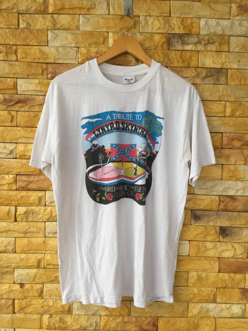 Vintage Bandshirt Lynyrd Synyrd Aus Den 80Ern in Xlarge-Größe Ein Tribut An Vogel Die Musik Legende Live On Tour 88S von thepurixvintage