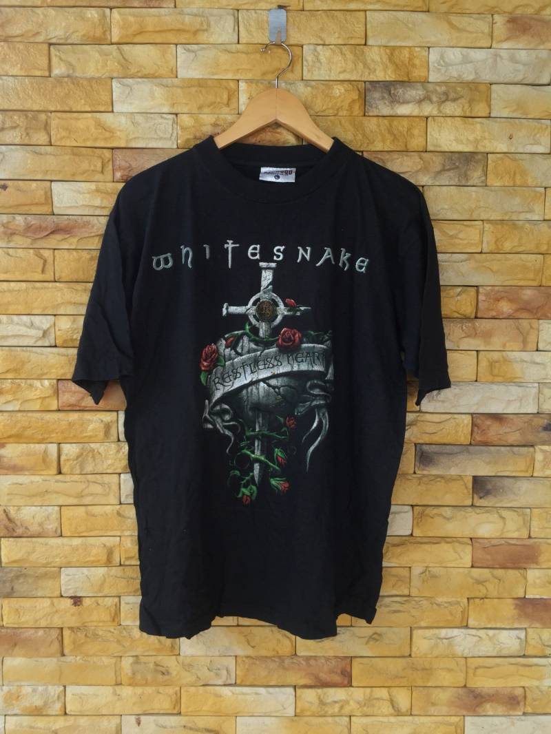 Vintage Weiße Schlangen Band Restless Heart World Tour 1997 Tshirt Größe Large von thepurixvintage