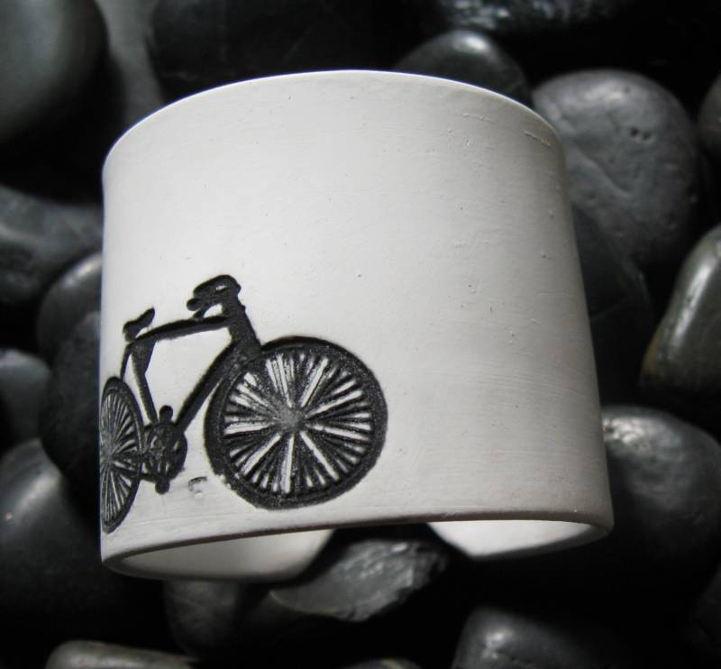 Weißes Fahrrad Armband, Handgefertigter Armreif Von Theshagbag Auf Etsy, Bitte Lesen Sie Beschreibung Weißes Fahrrad Armband, Handgefertigter Armreif Von Theshagbag Auf Etsy, Bitte Lesen Sie Beschreibung von theshagbag
