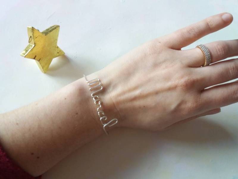 Personalisiertes Silberarmband, Nachrichtenarmband, Wortarmband, Namensarmband von theshypoppy