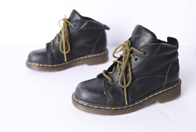 Vintage Us Gr. 5 Damen Dr. Martens Schwarz Grunge 1990Er Jahre Mode Schnürschuhe Von Dr von thesidewalkendsshoes
