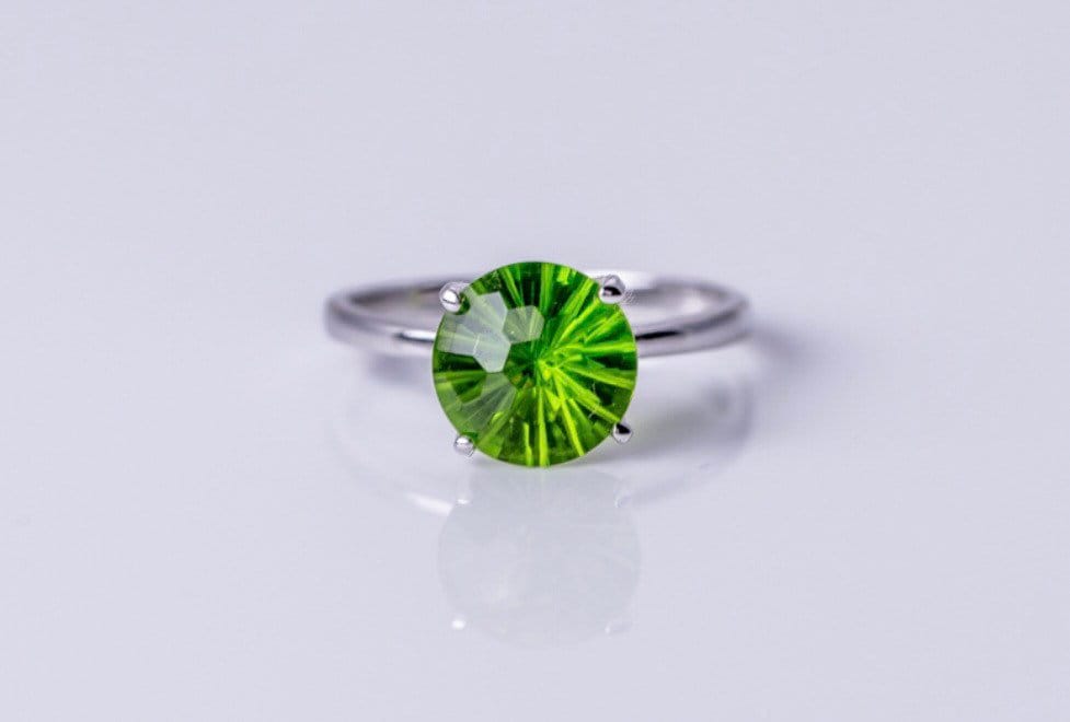 Grüner Kristall Ring, Silber Solitär Peridot Farbe Facettierter 16. Jahrestag Schmuck Geschenk, September Geburtsstein von thesilverman