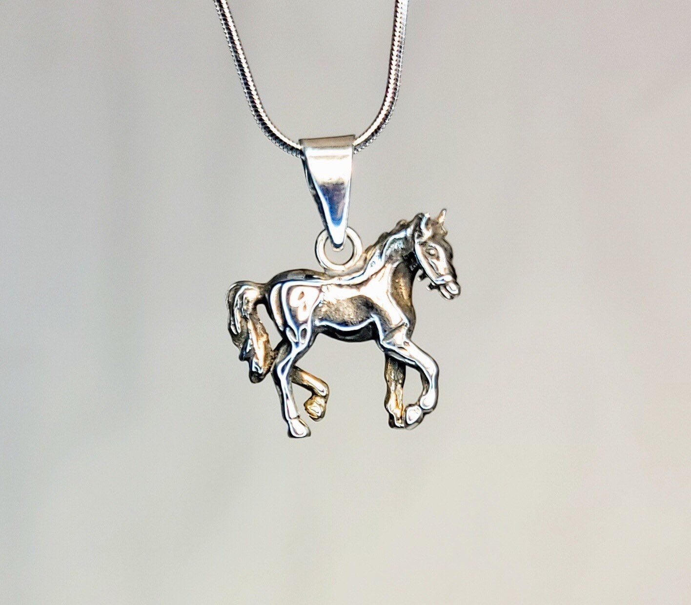 Pferd Halskette, Sterling Silber Pferde Anhänger, Damen Reitsport Schmuck, Herren Rancher Geschenk von thesilverman