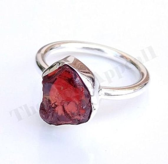 Roter Granat Ring, Wunderschöner Edelstein, 925 Sterling Silber, Rohstein, Silber Band Statement Frauen Boho Geschenk Für Frau von thestoneappeal1