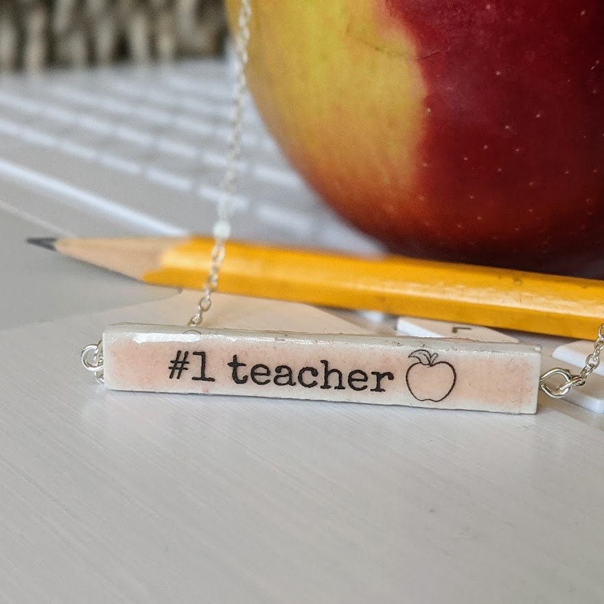 Lehrer Geschenk Personalisierte Name Bar Halskette Für # 1 Lehrer Reversible von theswych