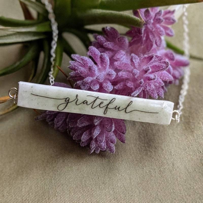 Personalisierter Name Jade Grün Keramik Bar Halskette Personalisierter Name Jade Grün Keramik Bar Halskette von theswych