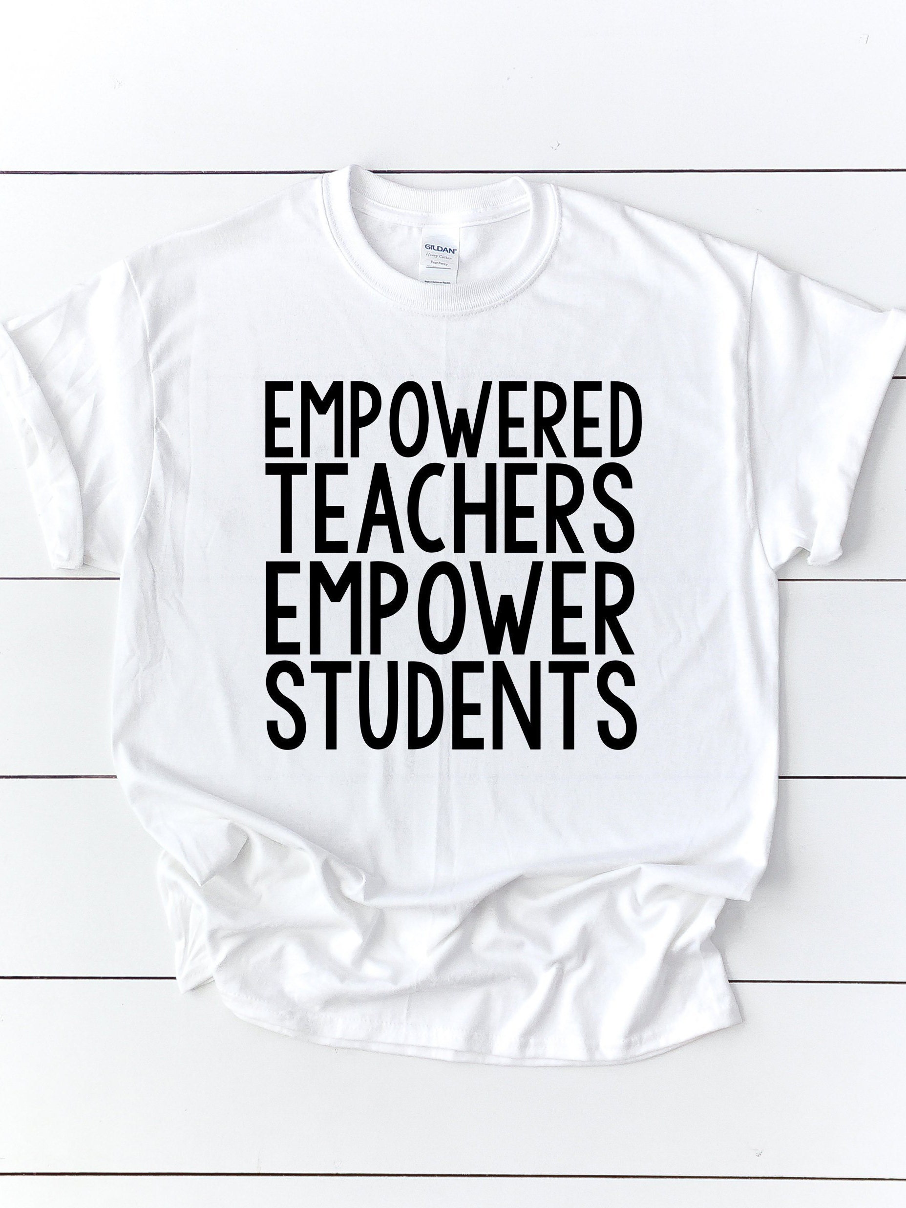 Empowermented Teacher Empowerment Schüler/Kurzärmeliges Unisex Lehrer T-Shirt Cyber Monday Sale Teach Geschenke Empowermented Teacher Empowerment Schüler/Kurzärmeliges Unisex Lehrer T-Shirt Cyber Monday Sale Teach Geschenke von theteacherhut