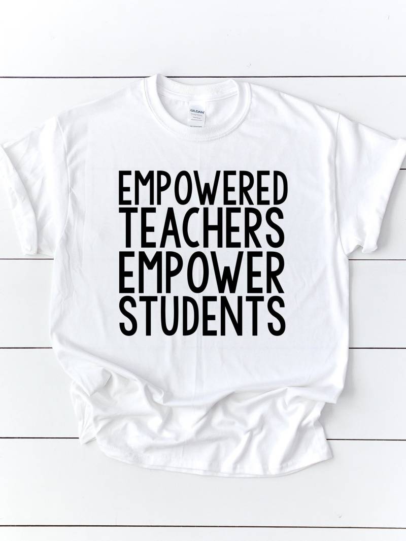 Empowermented Teacher Empowerment Schüler/Kurzärmeliges Unisex Lehrer T-Shirt Cyber Monday Sale Teach Geschenke Empowermented Teacher Empowerment Schüler/Kurzärmeliges Unisex Lehrer T-Shirt Cyber Monday Sale Teach Geschenke von theteacherhut