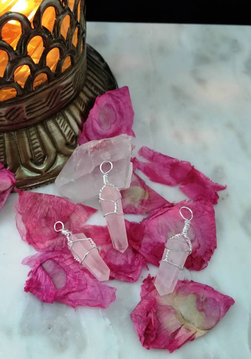 Draht Gewickelt Rosenquarz Punkt Halskette Charm Anhänger - Liebe, Frieden, Herz, Venus, Ruhe, Beziehungen Draht Gewickelt Rosenquarz Punkt Halskette Charm Anhänger - Liebe, Frieden, Herz, Venus, Ruhe, Beziehungen von thethreewisecats