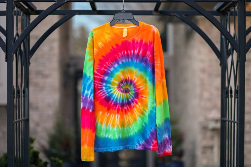 Krawattenfarbe Damen Tailliert Langarm - Tie Dye Tshirt Rainbow Regenbogen Shirt Größen S-2xl Michigan Made Festival Fashion von thetiedyehippie