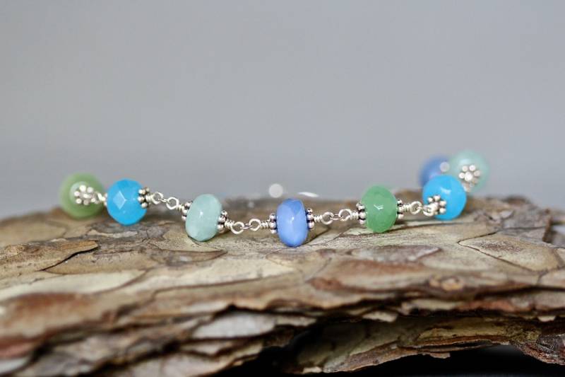 Blau Quarz Armband - Multi Color Bali Silber Blaues Edelstein Wire Wrapped Gem von thetimeoutcollection