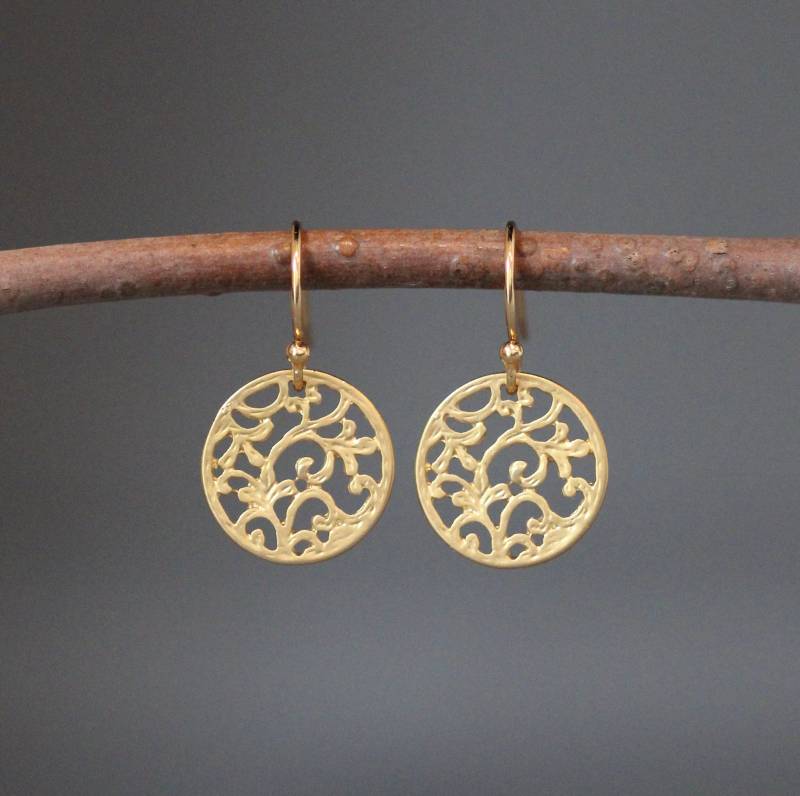 Gold Filigrane Ohrringe - Matte Runde 18K Vermeil Charm All von thetimeoutcollection