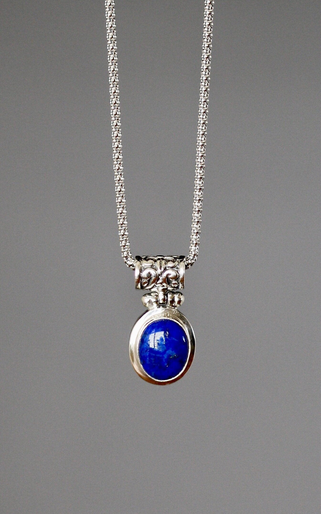 Lapis Anhänger Halskette - Blauer Edelstein Bali Silber Kleiner Und Kette Ovaler Stein Lapis Anhänger Halskette - Blauer Edelstein Bali Silber Kleiner Und Kette Ovaler Stein von thetimeoutcollection