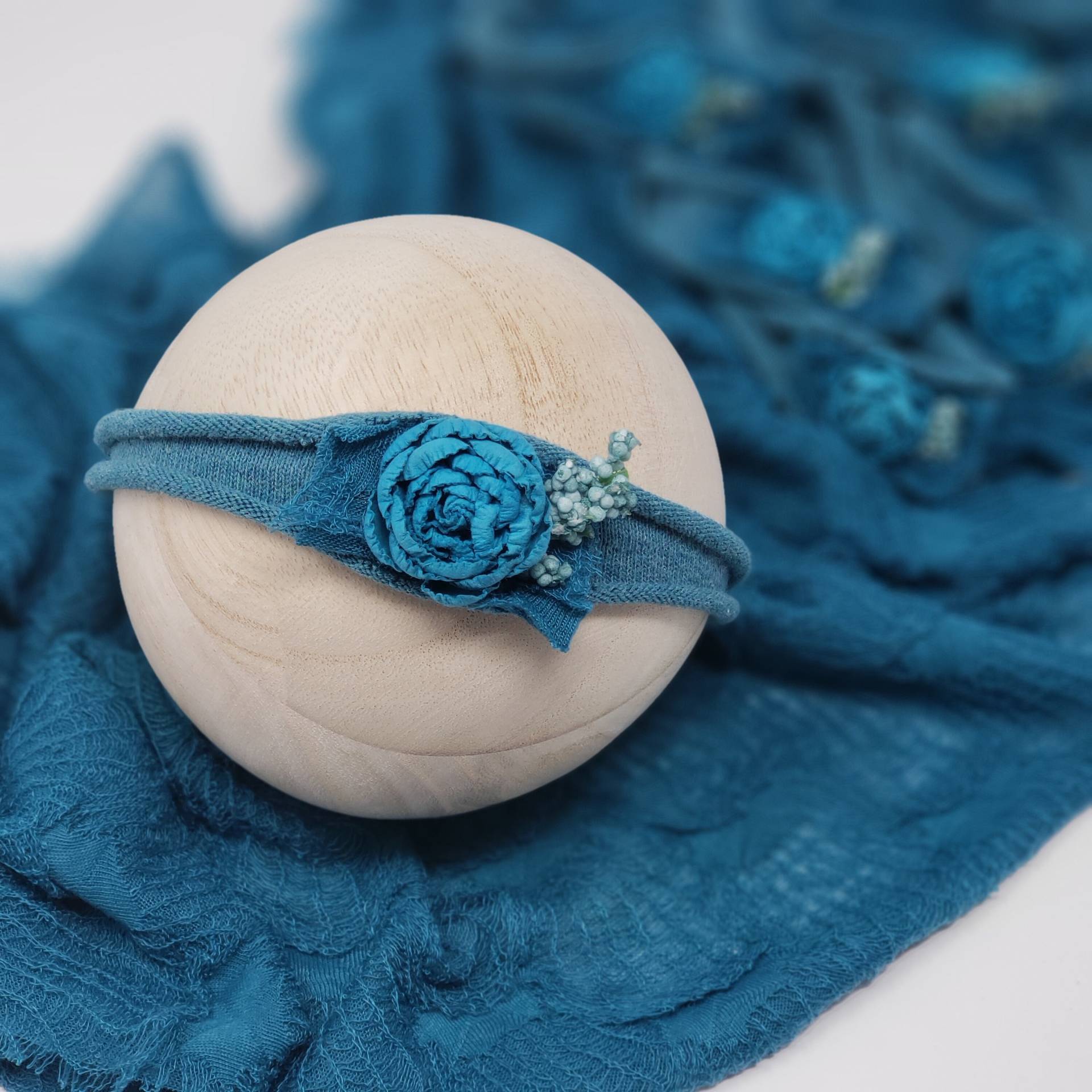 Blumen Krawatte Und Neugeborenen Wrap, Tieback, Fotografie Prop, Requisite, Mädchen Foto Tieback Wrap Set von thetreetopshoppe