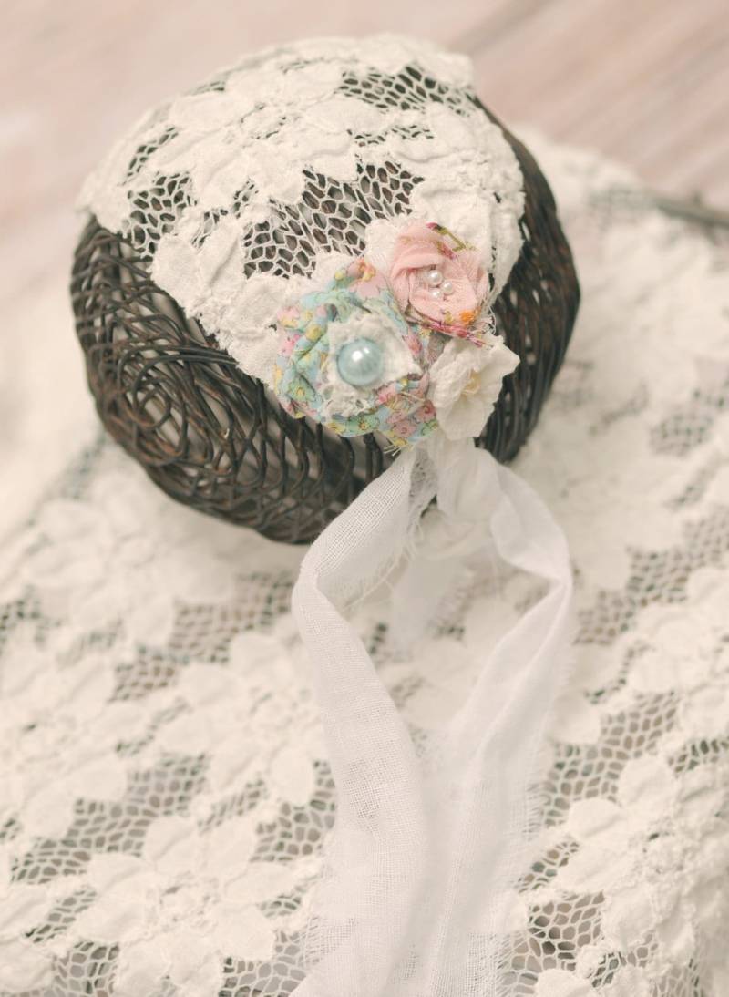 Rts, Neugeborenen Weiß Geblümte Stretch Spitze Wrap, Blumen Headwrap, Neugeborenen Foto Requisite von thetreetopshoppe