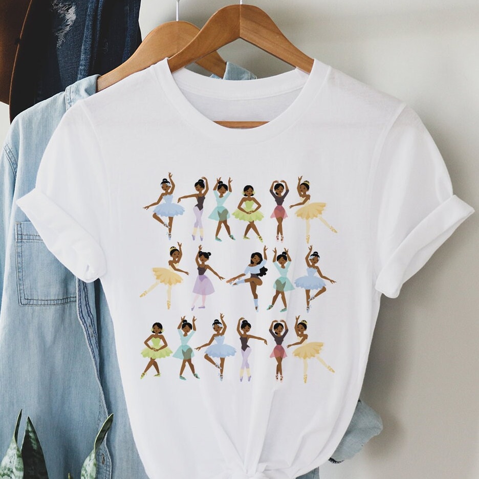 Ballerinas Shirt - Schwarzes Tänzer T-Shirt Ballett Geschenk Afroamerikaner Braune Haut Mädchen Tanzlehrer Choreographie Theater Kunst von thetrinigee