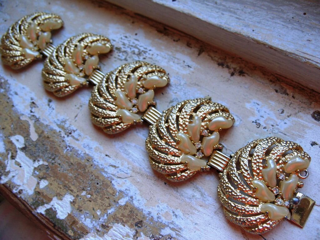 Kostenloser Versand Vintage Gold Ton Chunky Perle Und Strass Armband von theturniptruck