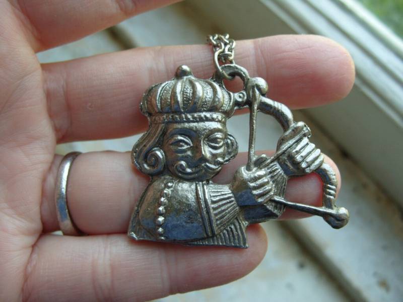 Kostenloser Versand Vintage König Mit Pfeil Anhänger Kette Halskette von theturniptruck