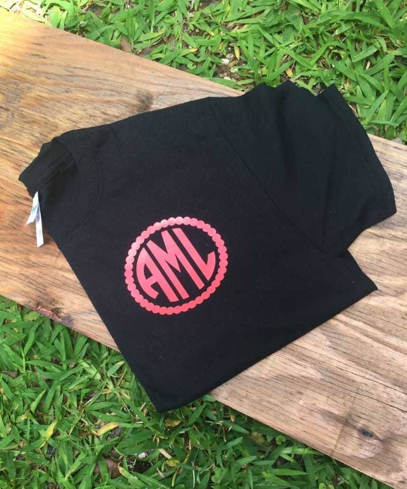 Block-Monogramm-Tshirt Block-Monogramm-Tshirt von thetwinpopshop