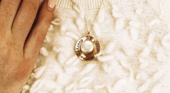 Gold Perlmutt Halskette Für Sie, Personalisierte Namen Halskette, Muttertagsgeschenk, Geschenk Frauen, Familiennamen Geburtstagsgeschenk von thevintagepearl