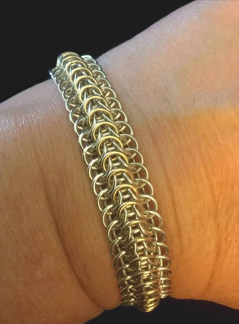 Silber Und Gold Kette Post-Armband, 14K Gold Argentium Chainmaille Armband, Dragonback Kettenhemd Silber Und Gold Kette Post-Armband, 14K Gold Argentium Chainmaille Armband, Dragonback Kettenhemd von thewatsonswares