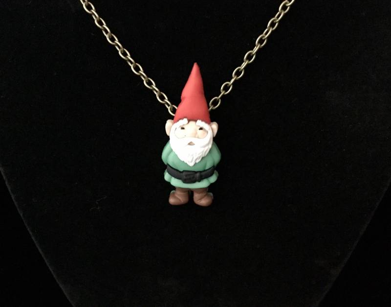 Gartenzwerg Halskette Kleiner Elfen Anhänger, Antike Messingkette Gartenzwerg Halskette Kleiner Elfen Anhänger, Antike Messingkette von thewatsonswares