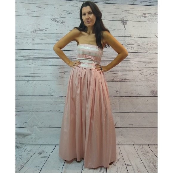 Wunderschöne 80Er Jahre Hat 50Er Trägerlosen Karierten Oben Entbeinten Abschlussball Kleid Oink Und Weiß Mit Schleife Voll Gefüttert Rock Größe von thewelshbohemian